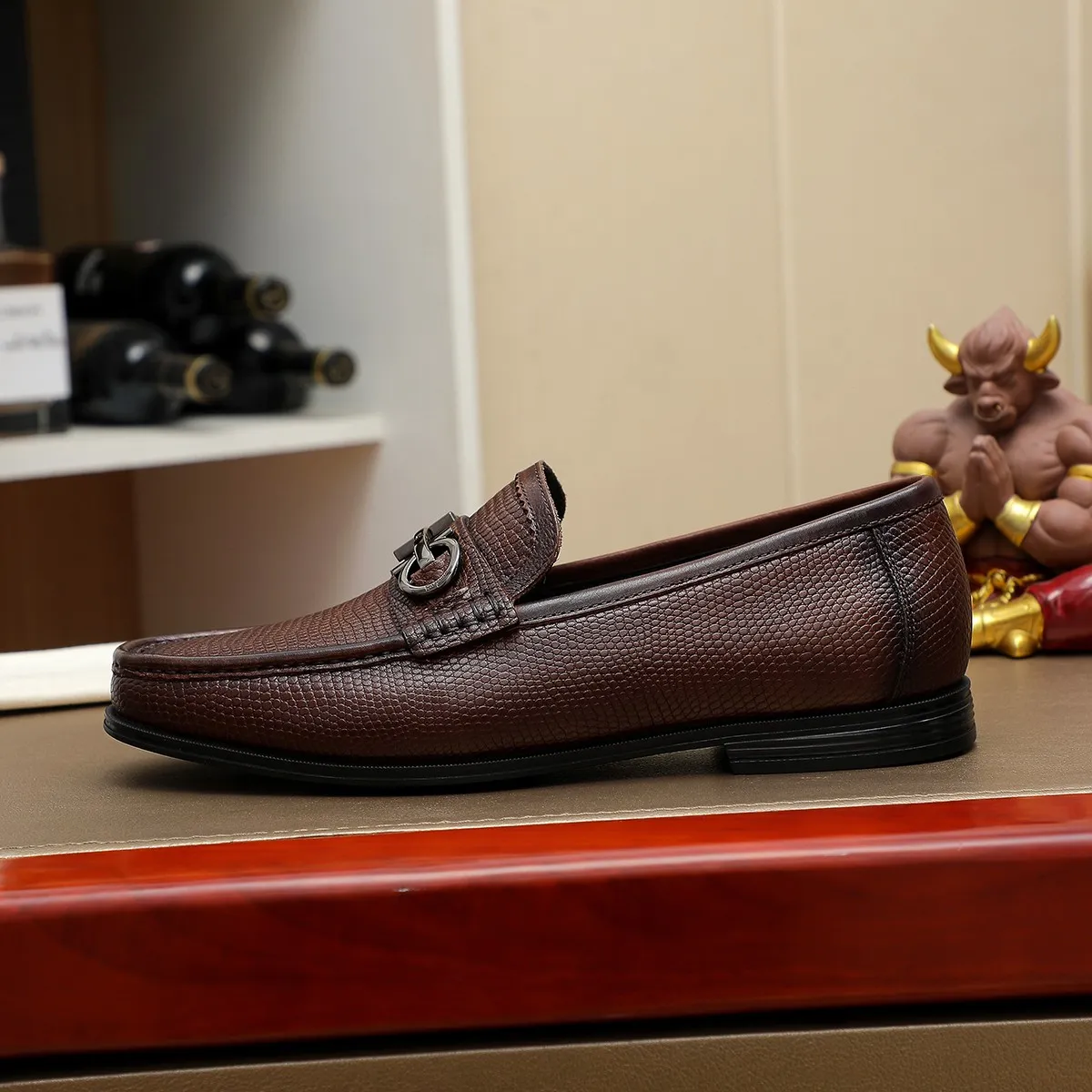 Men's shoes 250 🕷🕷🐂【Ferragamo】Ferragamo Popular fashionable casual shoes🇨🇳Official website counter 1:1 production, original mold opening💯Good quality can be seen, imported high-end first-layer pebbled calfskin, water-dyed🐂leather lining🌿very clear texture, high-quality waterproof, non-slip and wear-resistant outsole🎋high quality and low price, truly handmade🍓, color optional! Code number 38-44 (45. To be customized)